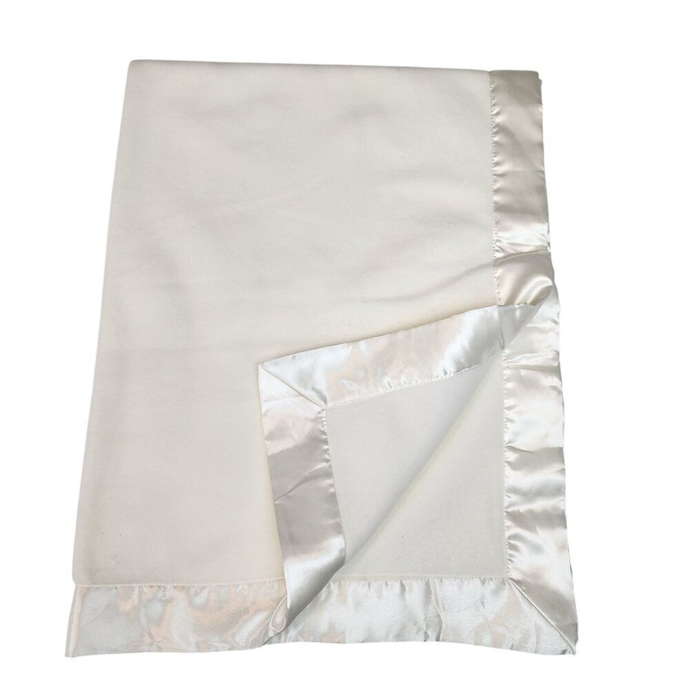Kids Line baby blanket white with satin trim